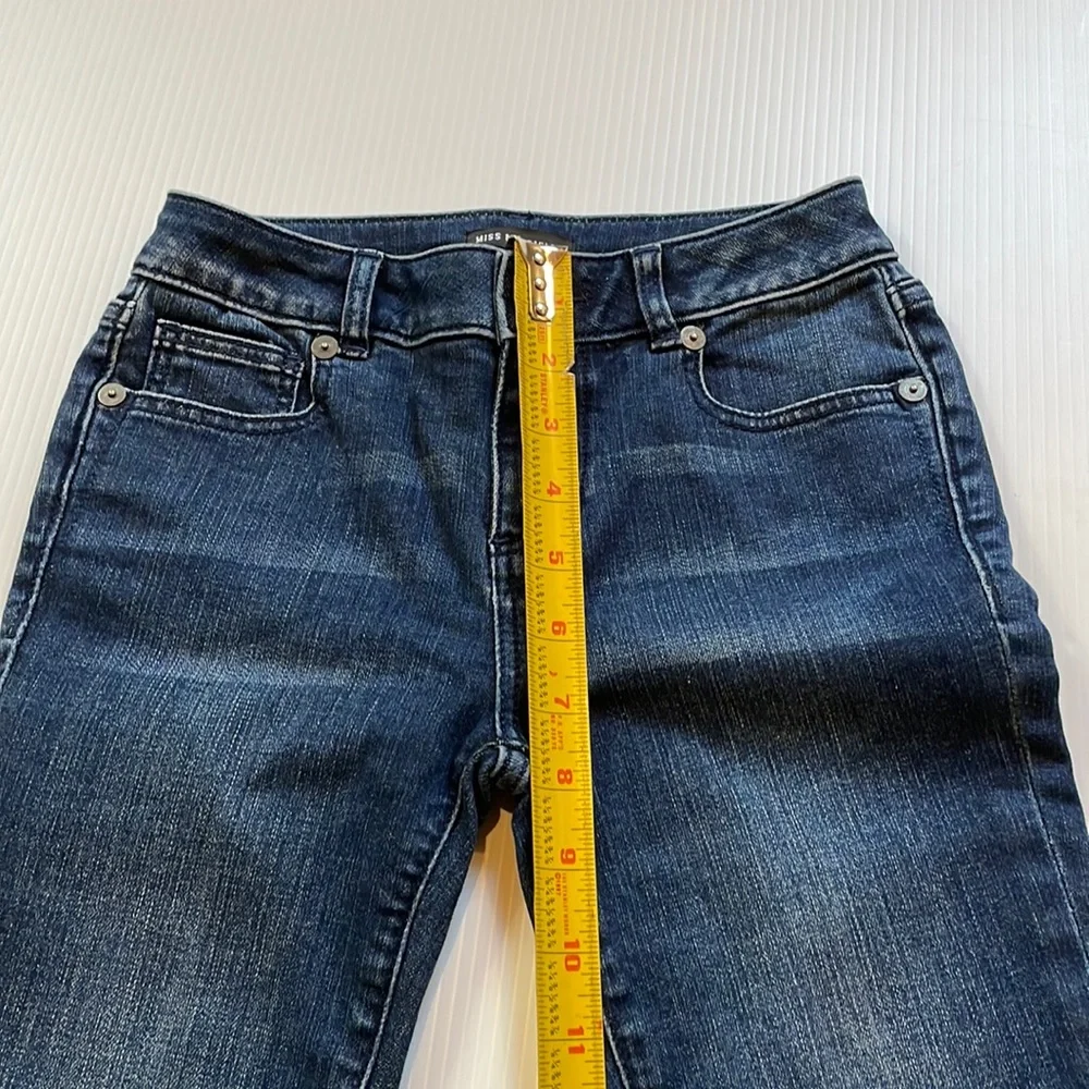 Miss Me Girls skinny ankle blue jean with embroidery detailing. Girls size 8